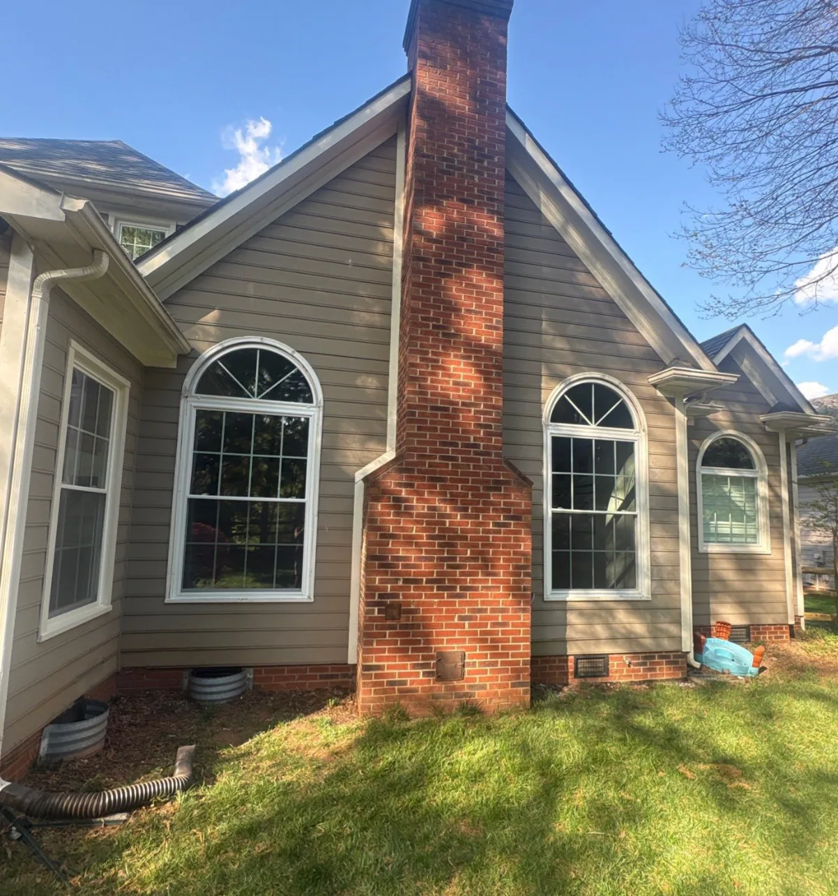 Custom window replacement near Badin Lake